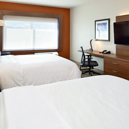 Holiday Inn Express & Suites - Elko By Ihg Exterior photo