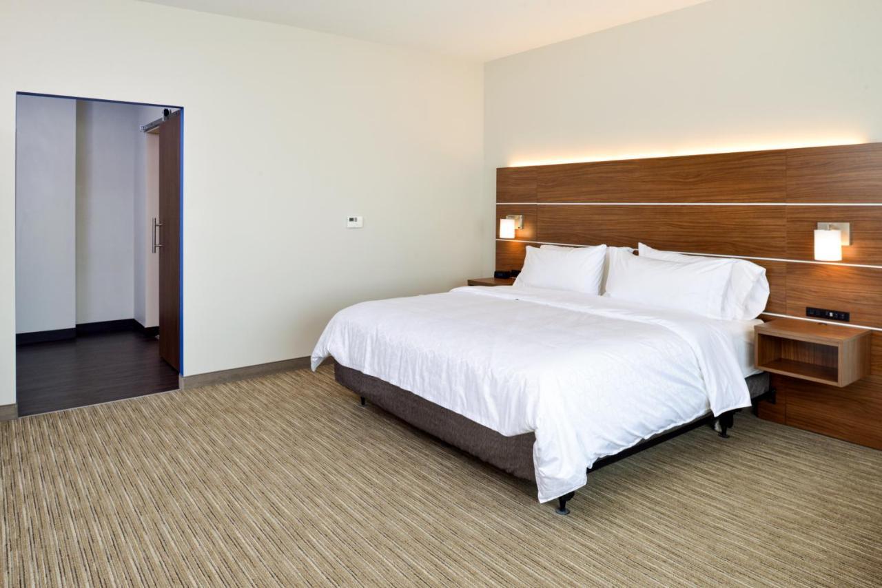 Holiday Inn Express & Suites - Elko By Ihg Exterior photo