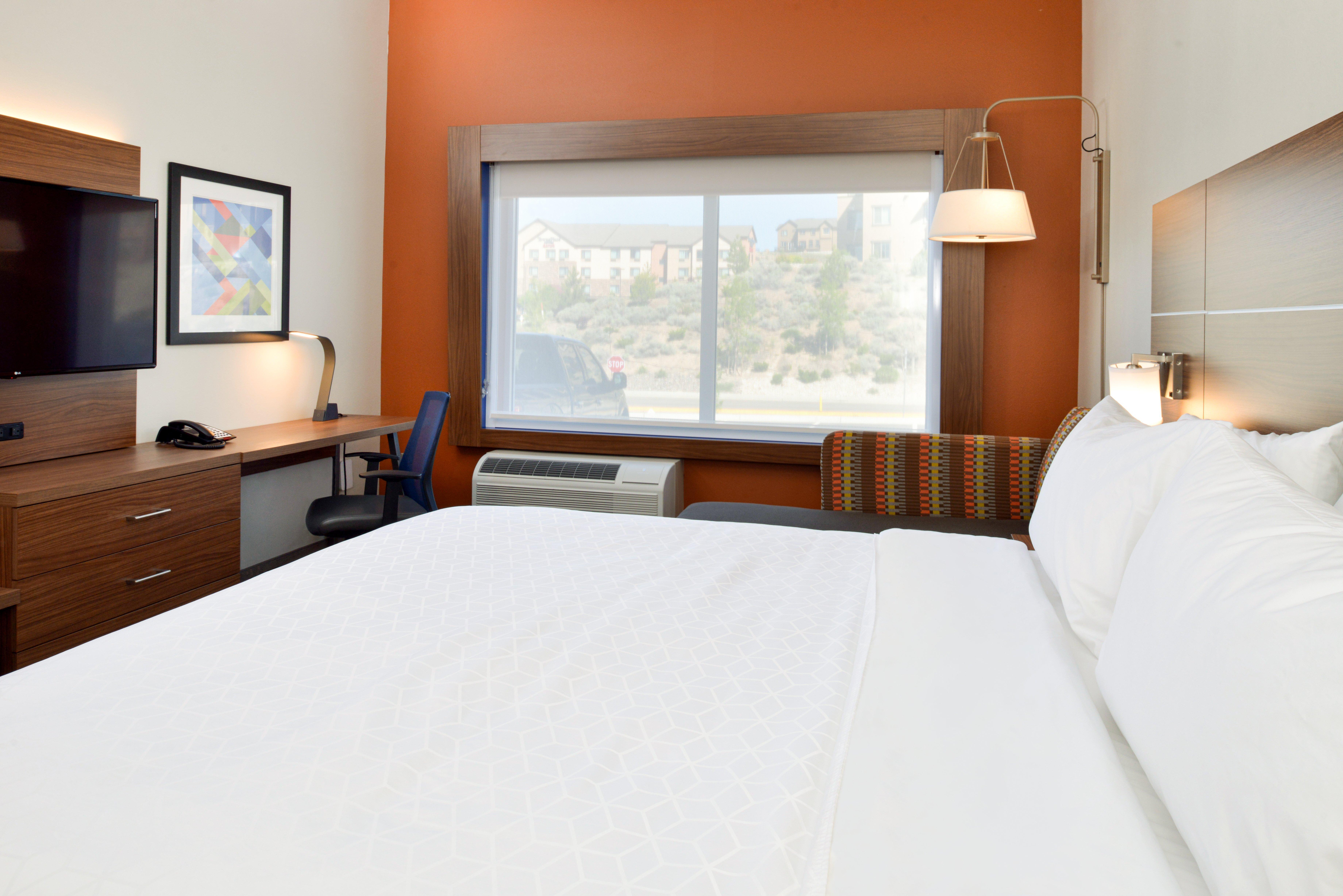 Holiday Inn Express & Suites - Elko By Ihg Exterior photo
