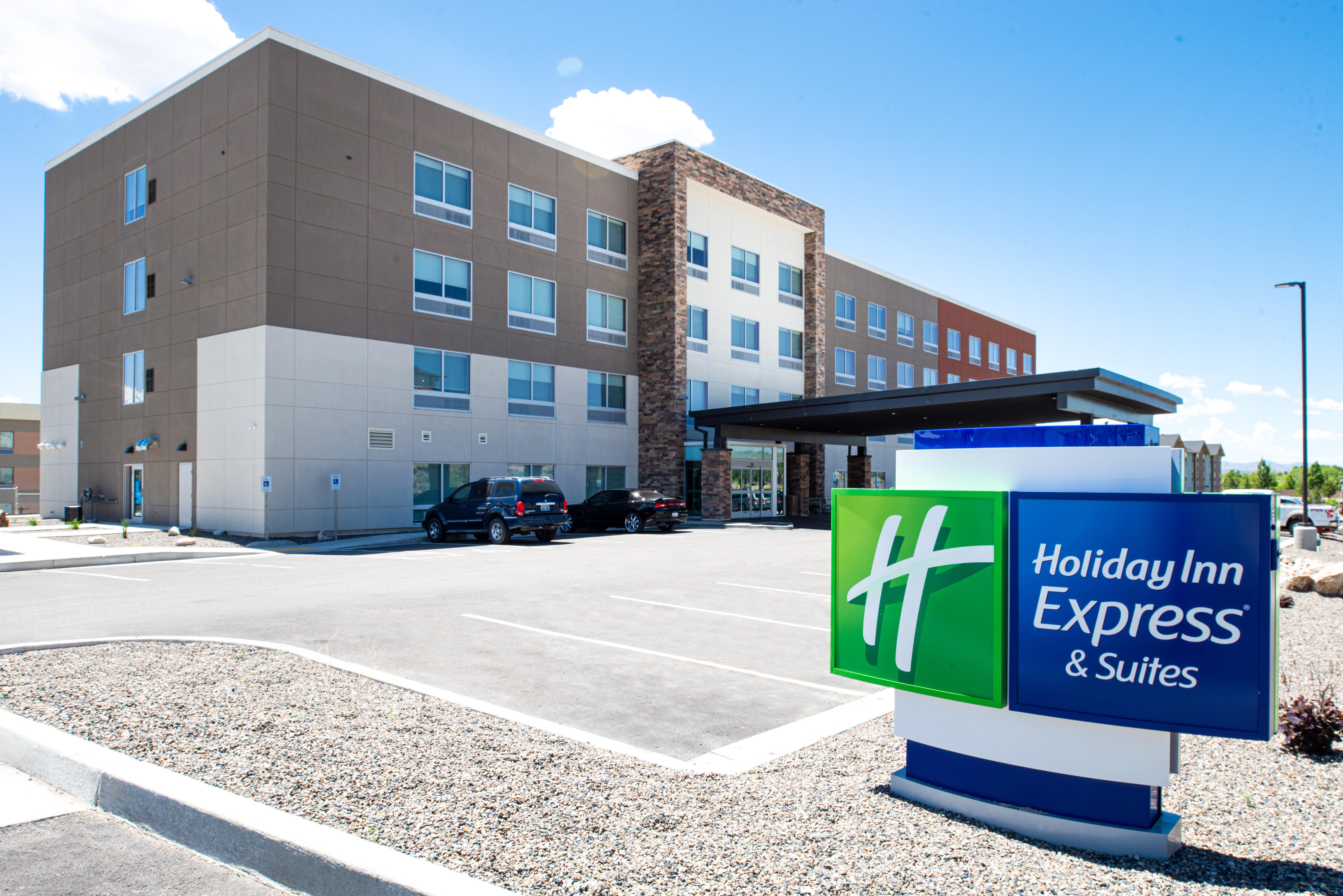 Holiday Inn Express & Suites - Elko, An Ihg Hotel Exterior photo